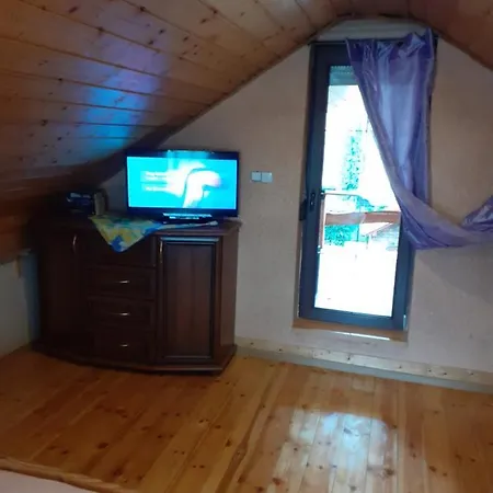 Nad Jeziorem Apartment *